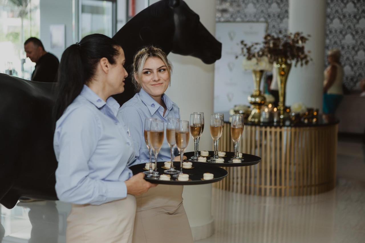 Vrissiana Boutique מלון 4*